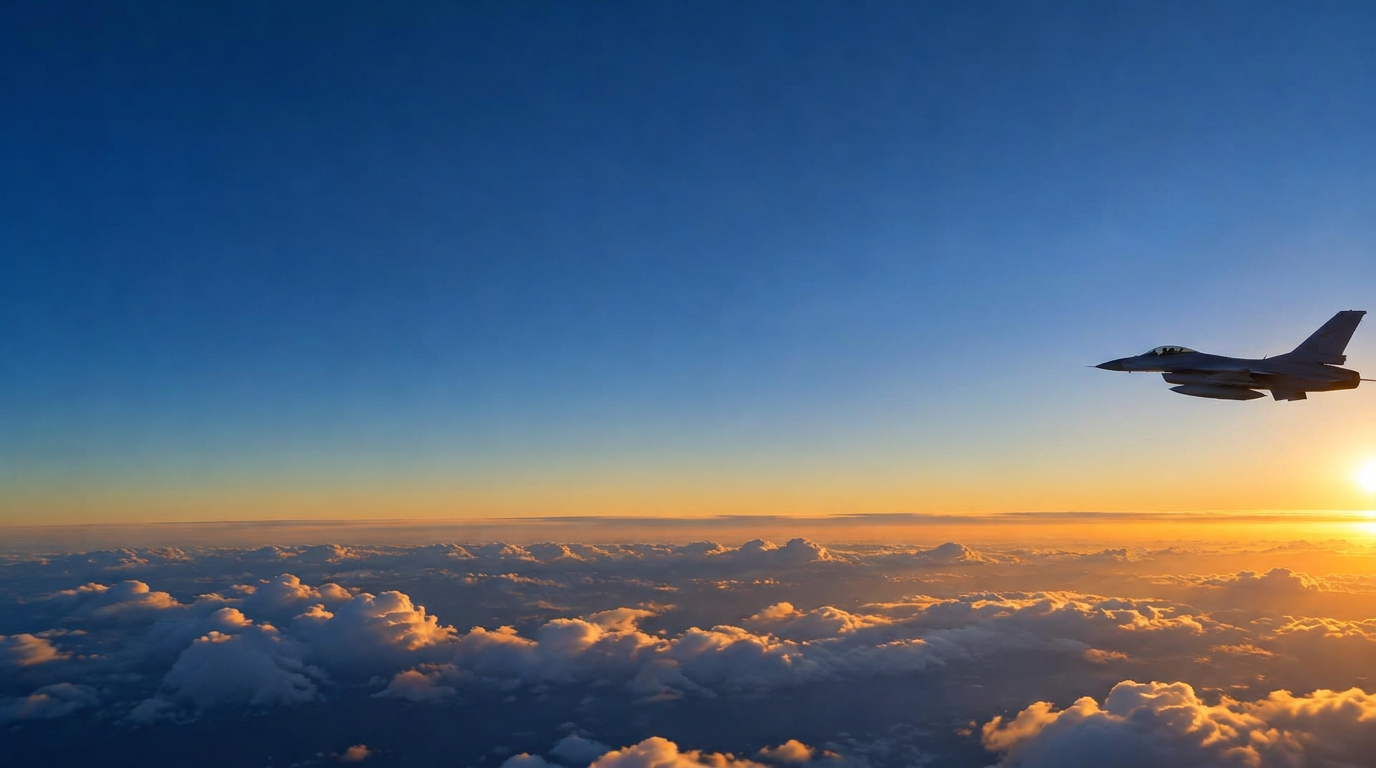 Aeronave sobrevoando as nuvens ao amanhecer